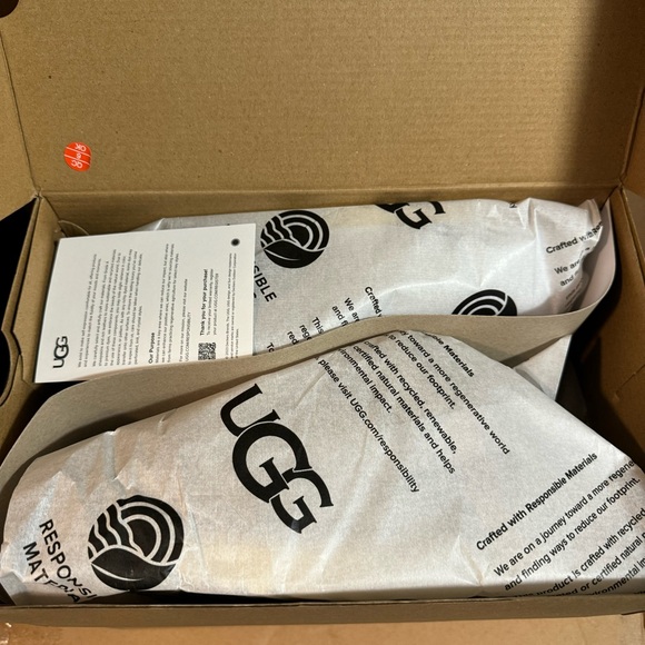 UGG Goldenstar clogs in hickory nwt - Picture 7 of 10